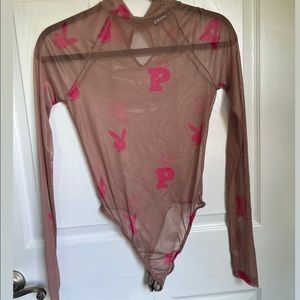 MESH PLAYBOYxMISGUIDED BODYSUIT
TWO BUTTONS ON THE BACK FOR CLOSURE